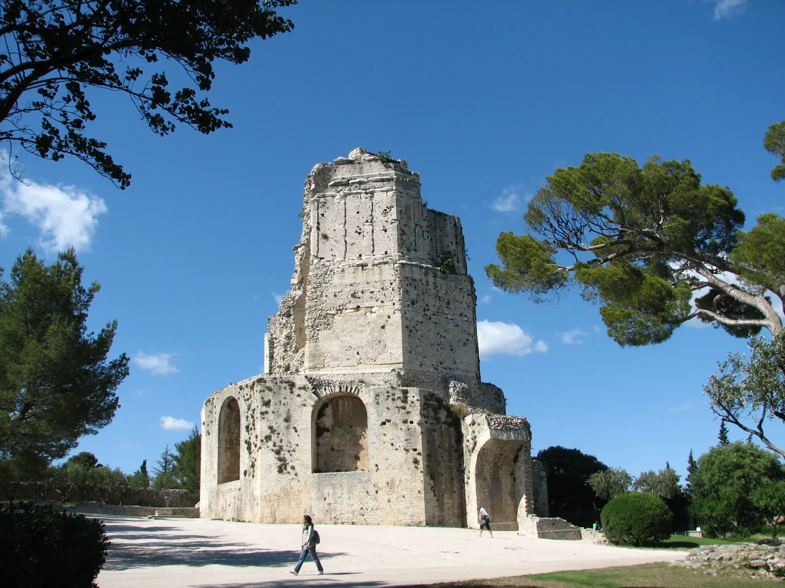 2006 Jun - Tour Magne - Nîmes